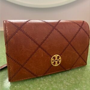 Tory Burch 150077 Willa Leather Medium Wallet in Dark Whiskey